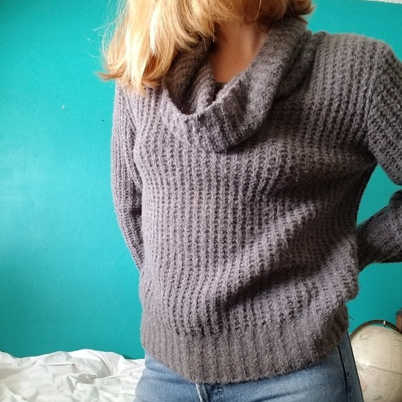 Cozy grey cowl neck sweater - Picture 3 of 4